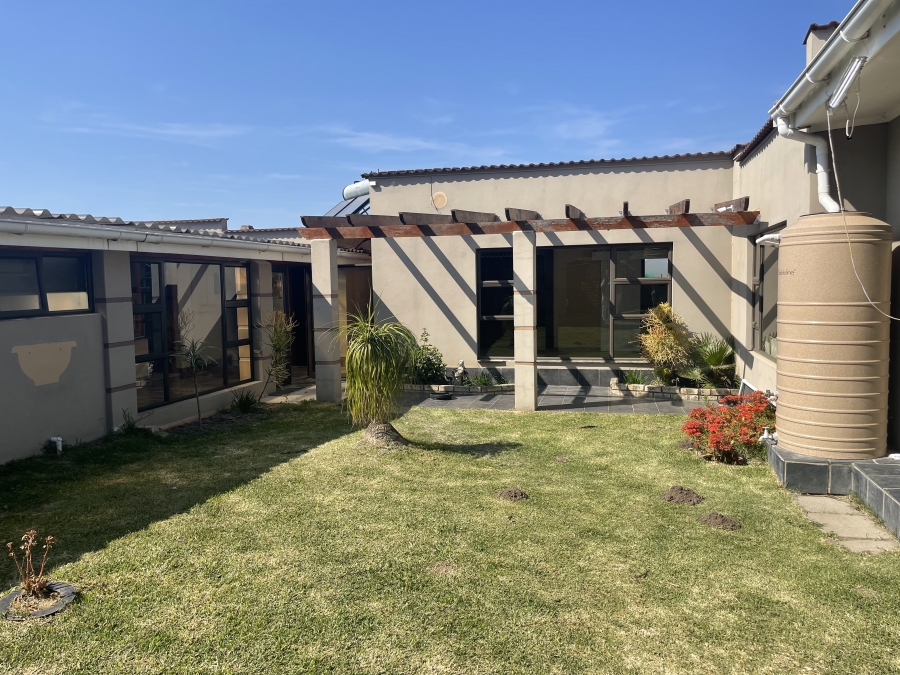4 Bedroom Property for Sale in Cove Ridge East Eastern Cape